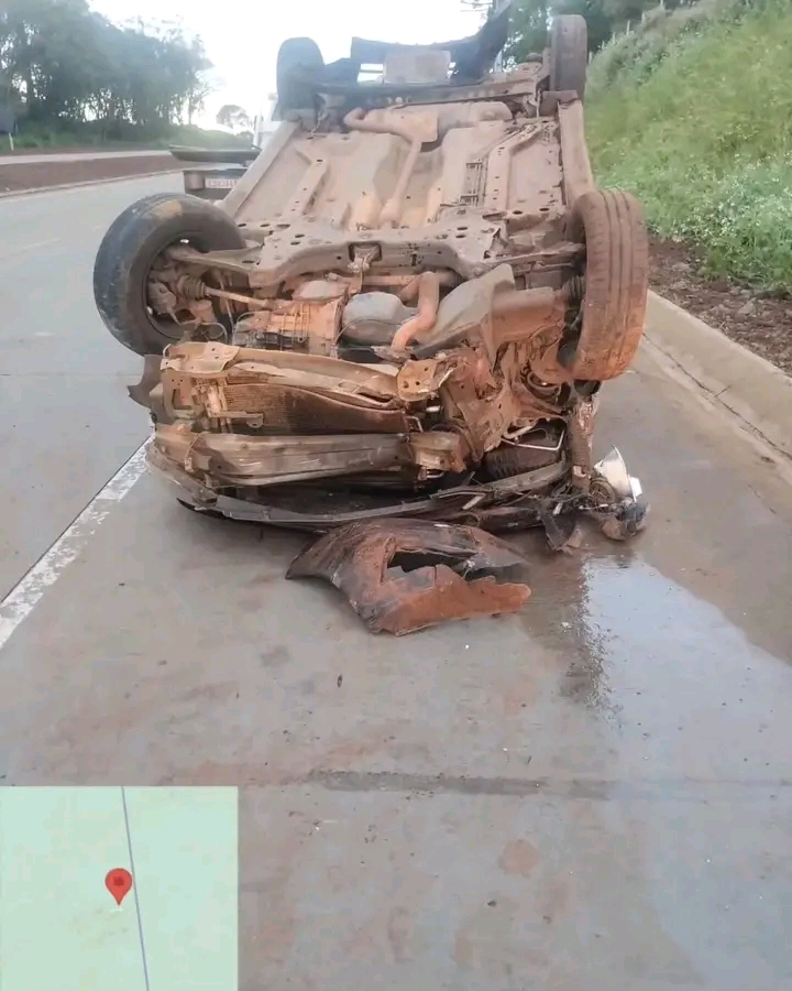 Carro capota na Rodovia 466 Deixa cinco pessoas feridas próximo turvo