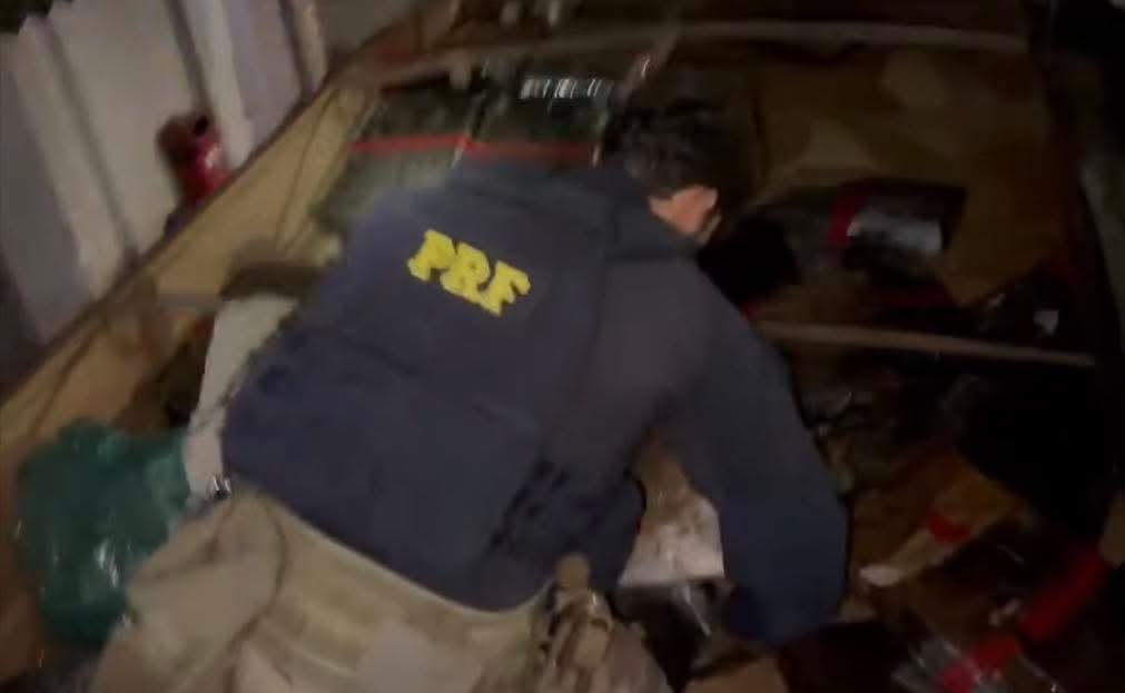 Caminhão com placas do Paraguay Escondia 1,2 Toneladas De maconha Na BR 277 Em Guarapuava