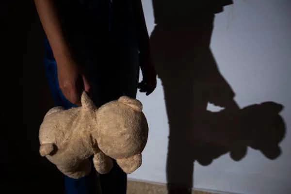 Mãe tentar matar filha de quatro anos em ritual espiritual