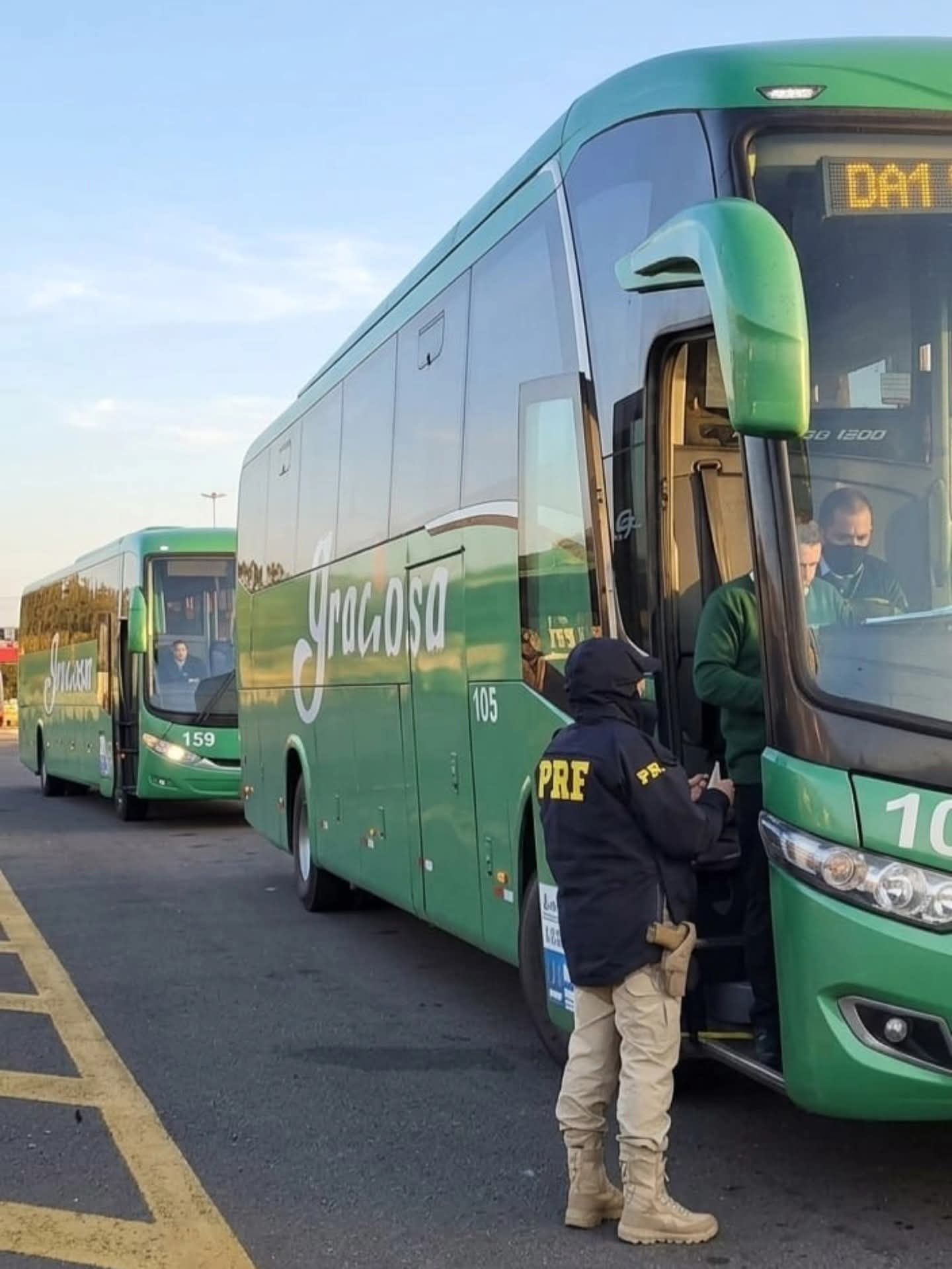 PRF prende idoso por importunação sexual em ônibus na BR 277 em são José dos Pinhais